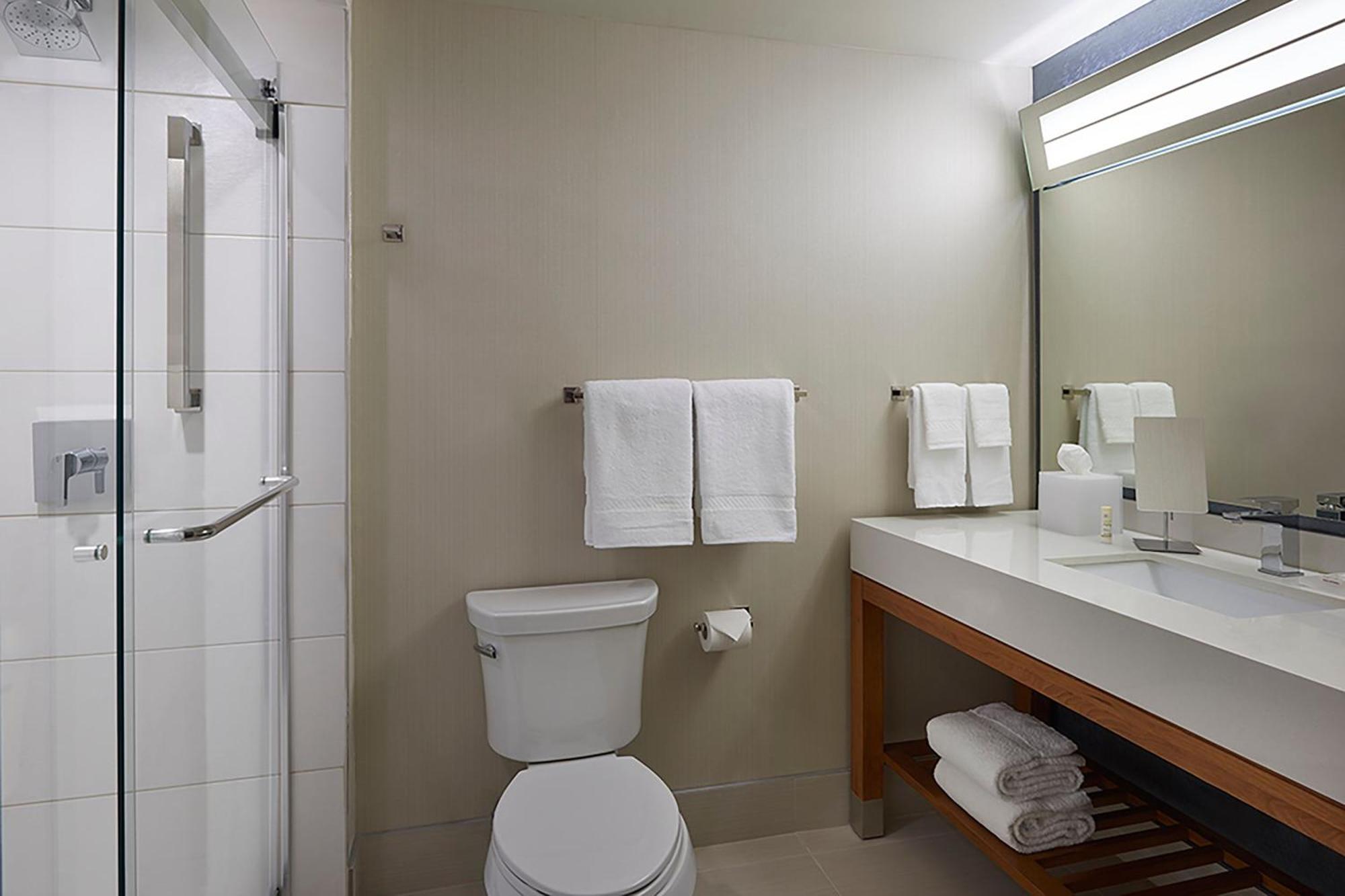Courtyard By Marriott Oshawa Hotel Ngoại thất bức ảnh