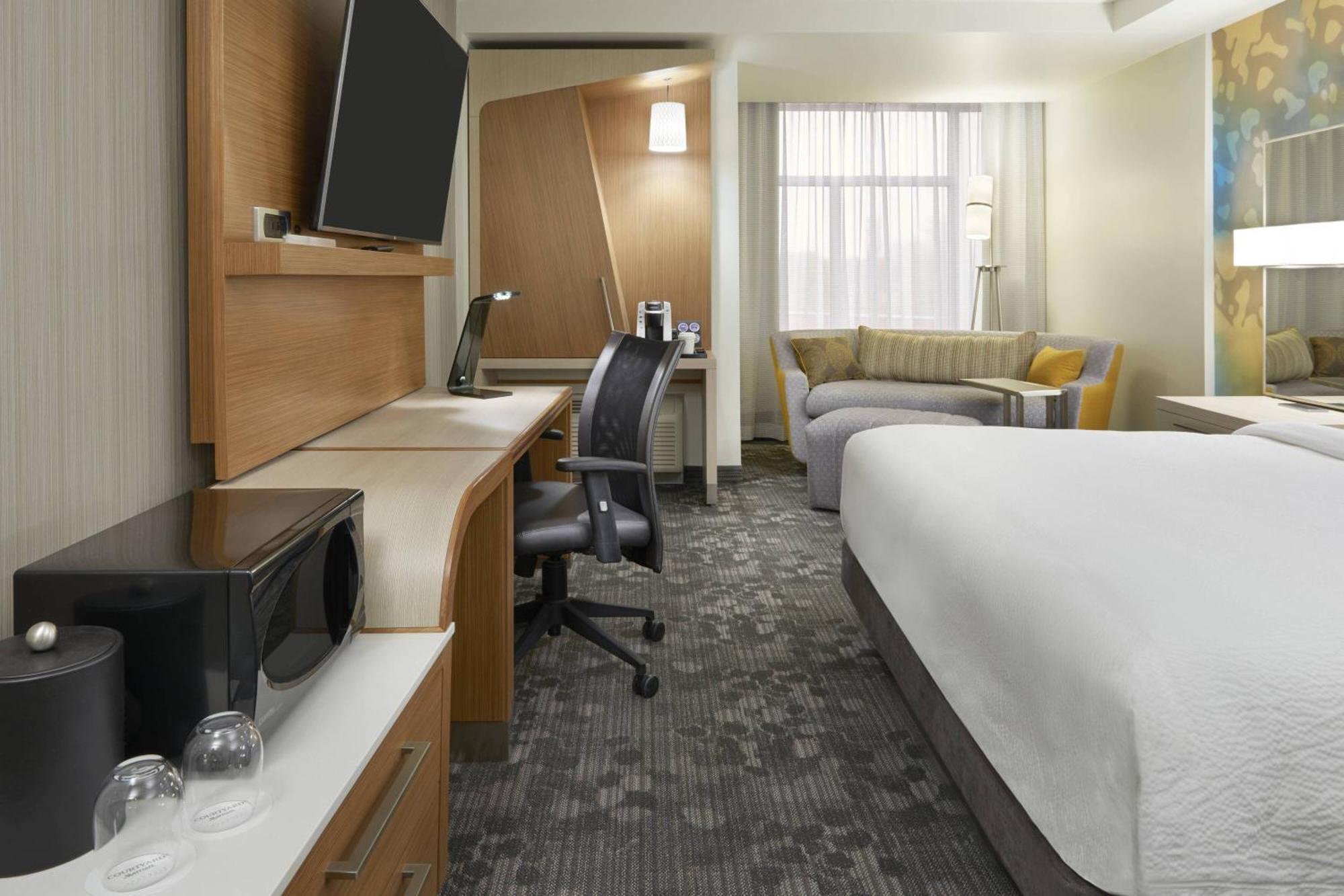 Courtyard By Marriott Oshawa Hotel Ngoại thất bức ảnh