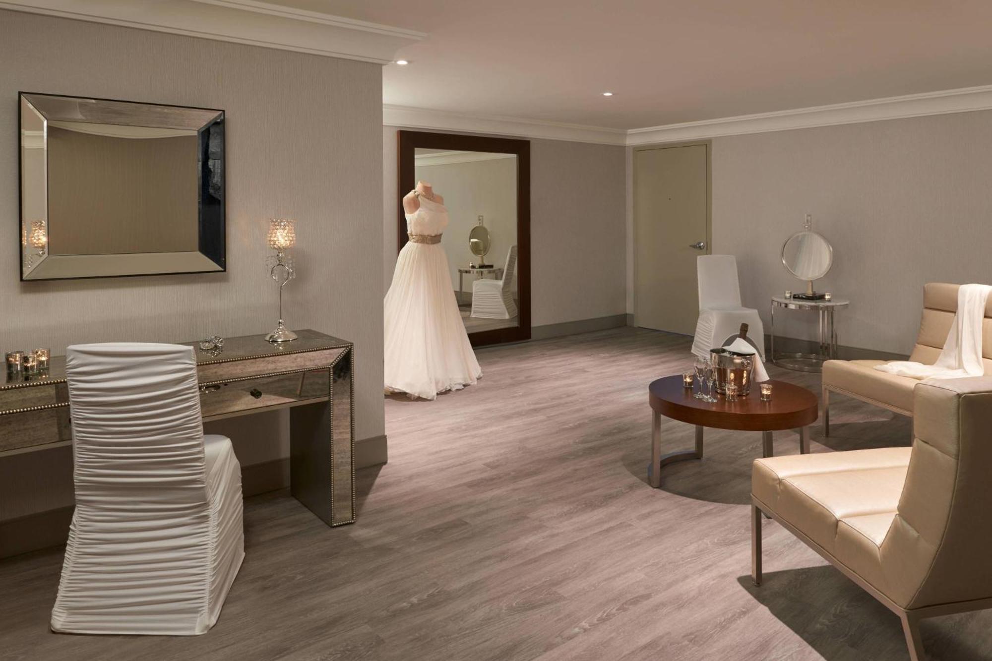 Courtyard By Marriott Oshawa Hotel Ngoại thất bức ảnh