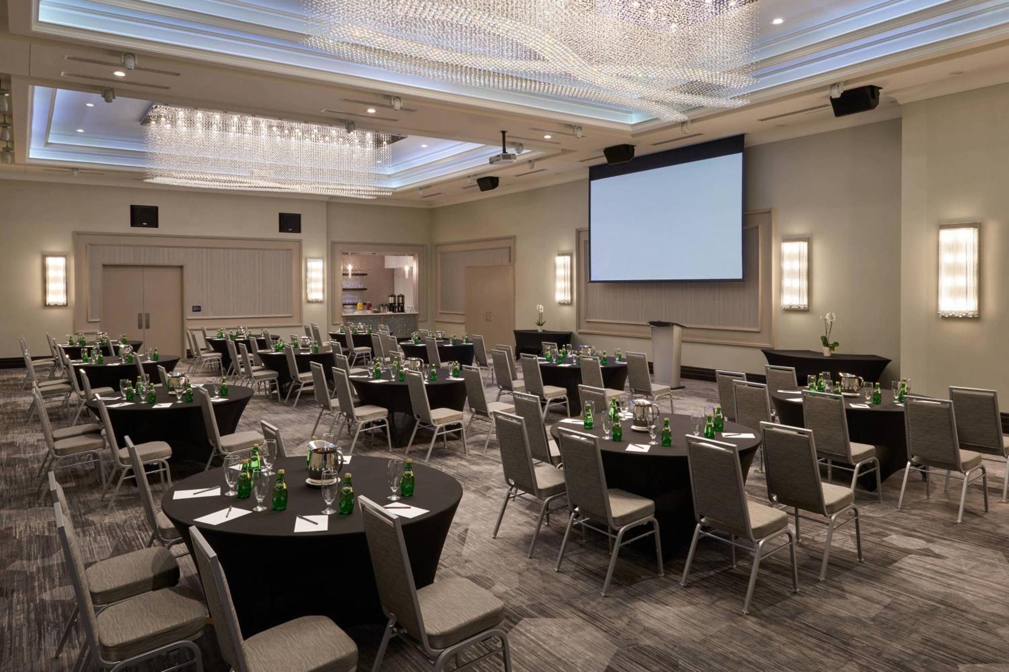 Courtyard By Marriott Oshawa Hotel Ngoại thất bức ảnh