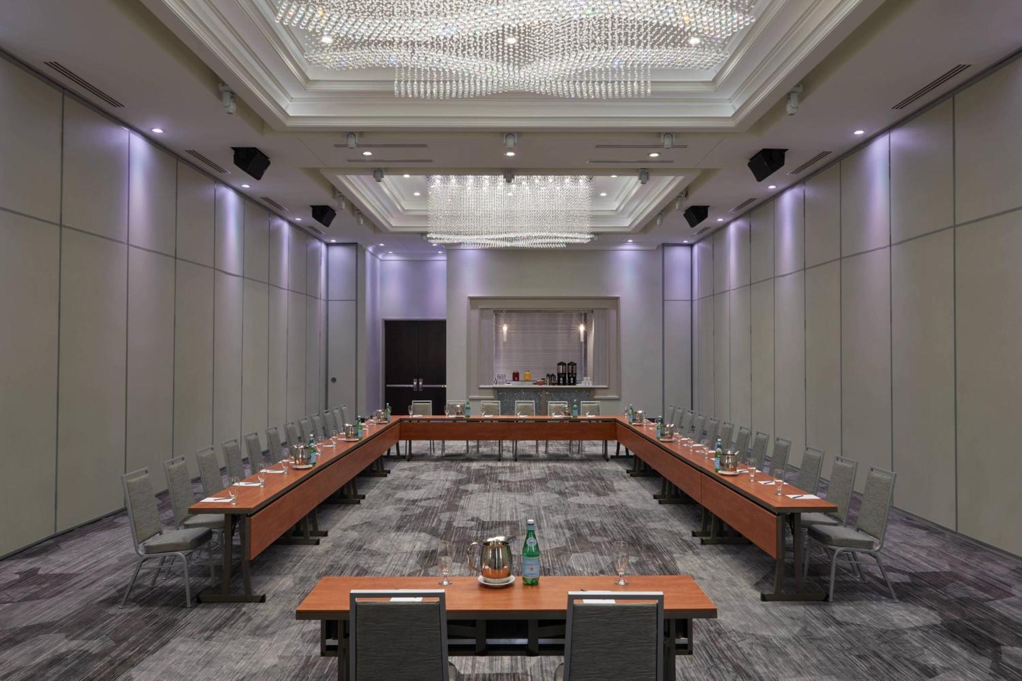 Courtyard By Marriott Oshawa Hotel Ngoại thất bức ảnh