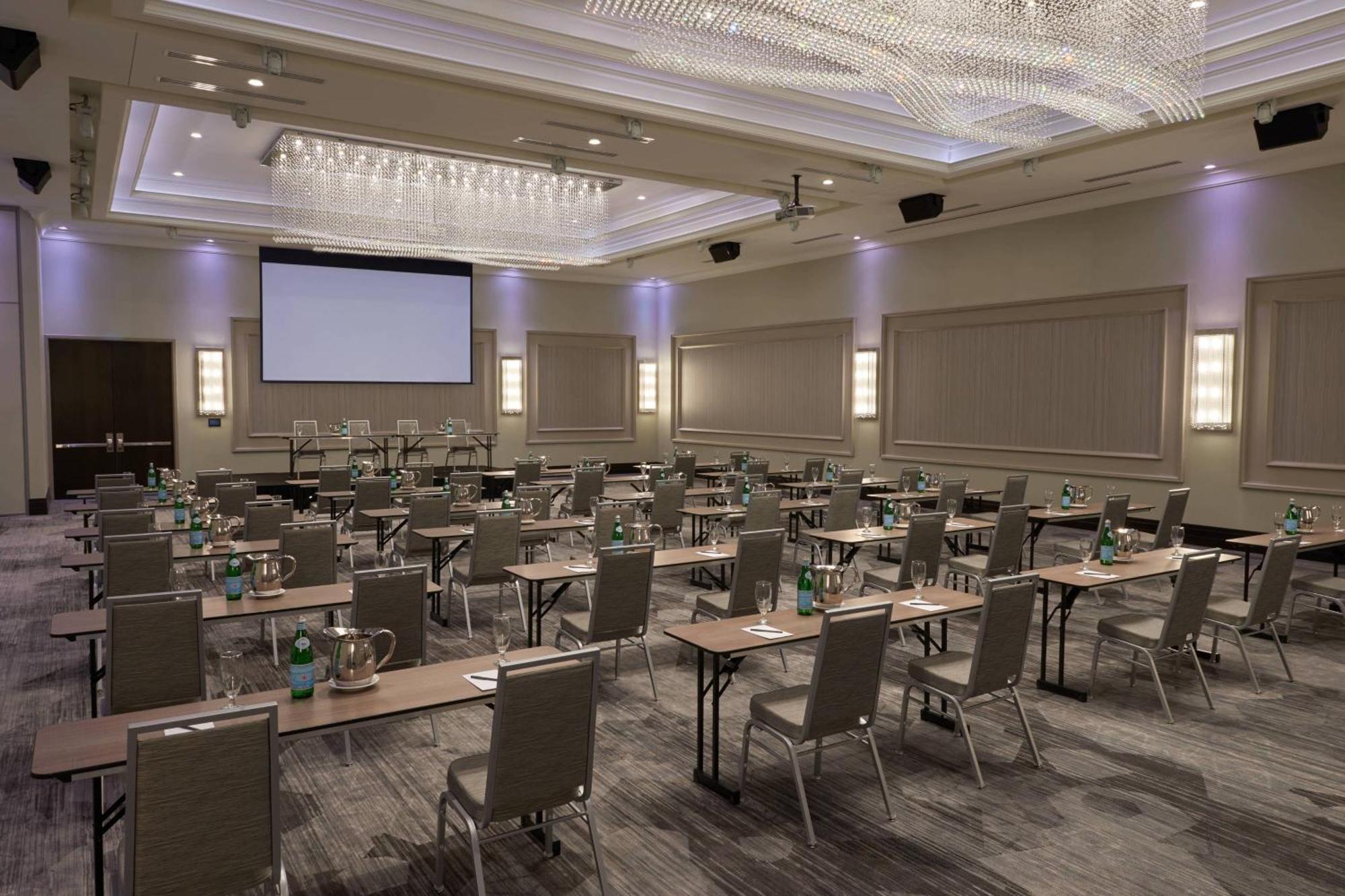 Courtyard By Marriott Oshawa Hotel Ngoại thất bức ảnh